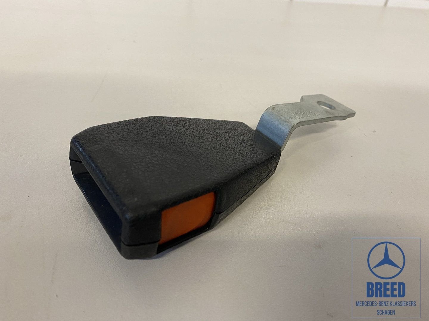 NOS gordelsluiting rechts voor Mercedes-Benz W116 W123, Auto-onderdelen, Interieur en Bekleding, -, Nieuw, Ophalen of Verzenden