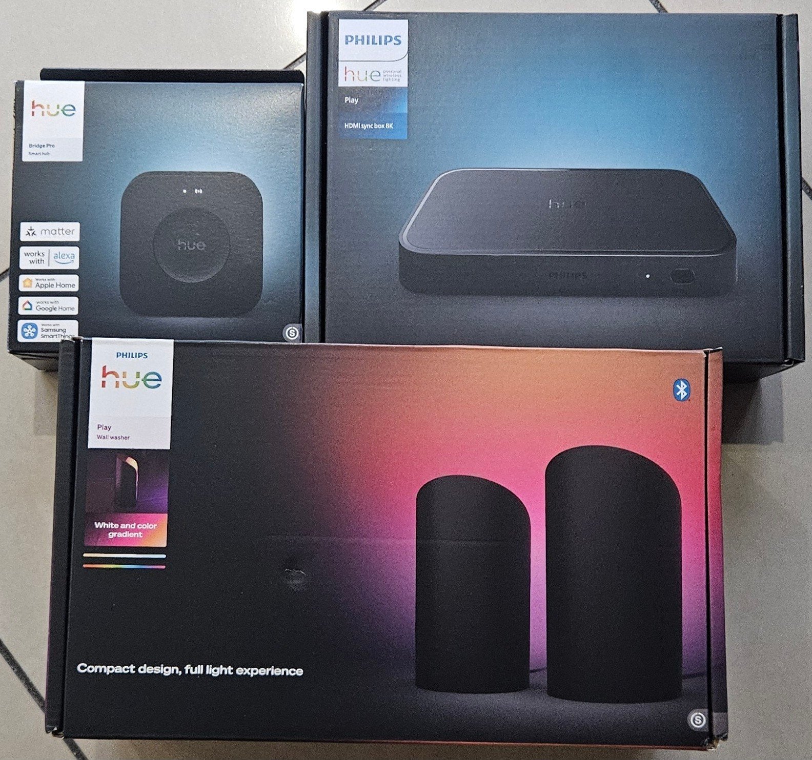 Philips Hue Set: Bridge pro, Play HDMI Sync Box 8k & Wall wa, Ophalen of Verzenden, Nieuw, Zwart, Philips Hue