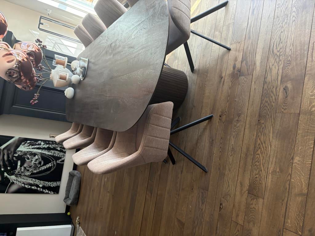 Moderne ovale eettafel  met unieke voet, Huis en Inrichting, Tafels | Eettafels, Ophalen, 100 tot 150 cm, Vijf personen of meer