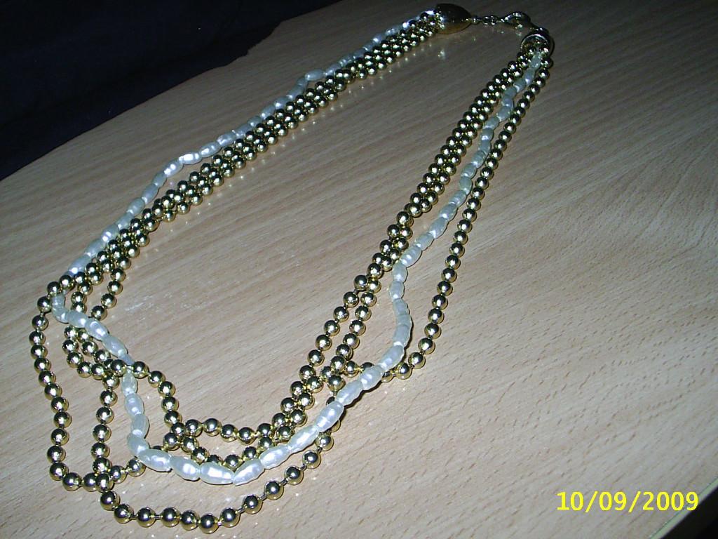 Prachtige goud kleurige ketting met wit., Ophalen of Verzenden, Nieuw, Wit, Goud