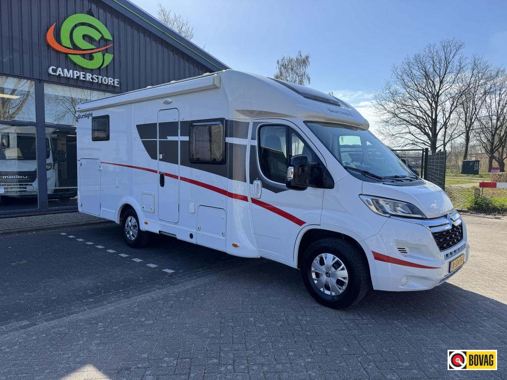 Sunlight T67 - Zonnepaneel | Omvormer | LPG | Trekhaak, Caravans en Kamperen, Campers, Sunlight, Ringverwarming, 7 tot 8 meter