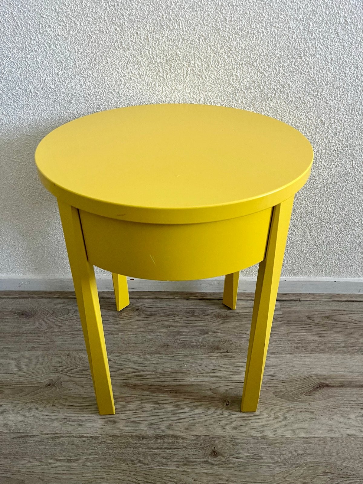 IKEA LINDVED Geel Rond Nachtkastje/Bijzettafel, Minder dan 55 cm, Gebruikt, Metaal of Aluminium, Rond