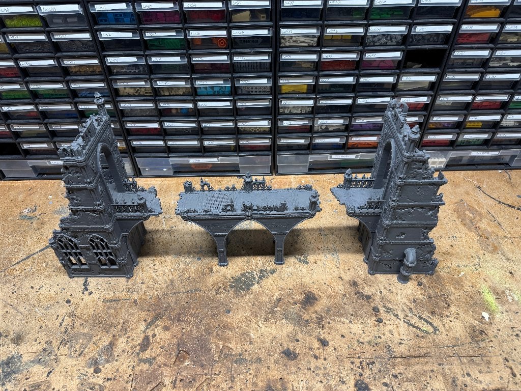 Middeleeuwse brug met torens  28mm D&D Warhammer, Hobby en Vrije tijd, Ophalen of Verzenden, Zo goed als nieuw, Warhammer, Toebehoren