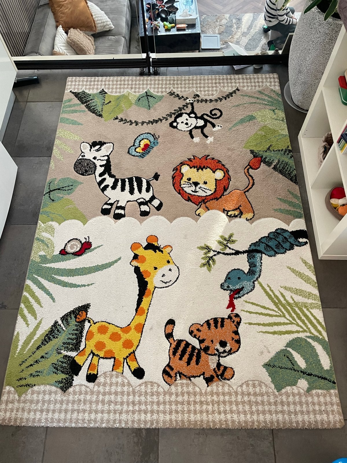 Vrolijk Kinderkleed met Jungle Dieren, Ophalen, 100 tot 150 cm, Wit, Zo goed als nieuw