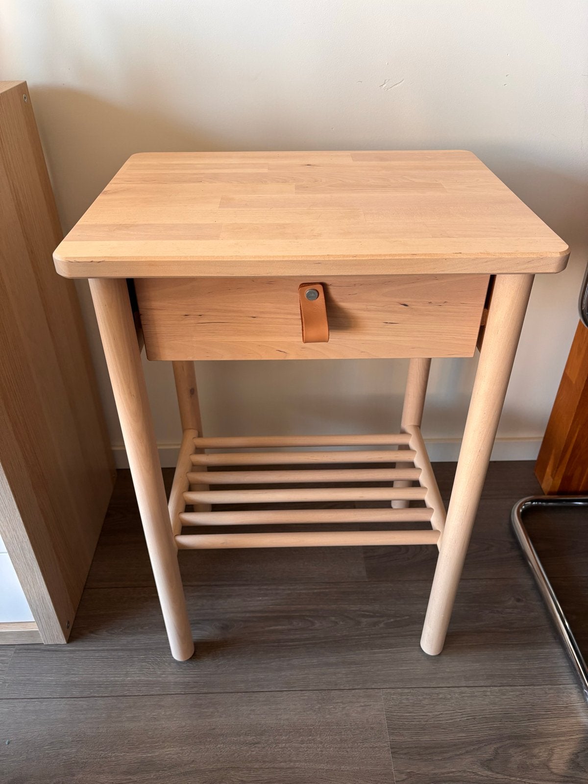IKEA BJÖRKSNÄS nachtkastje met lade, Ophalen, Minder dan 45 cm, Zo goed als nieuw, 70 cm of meer