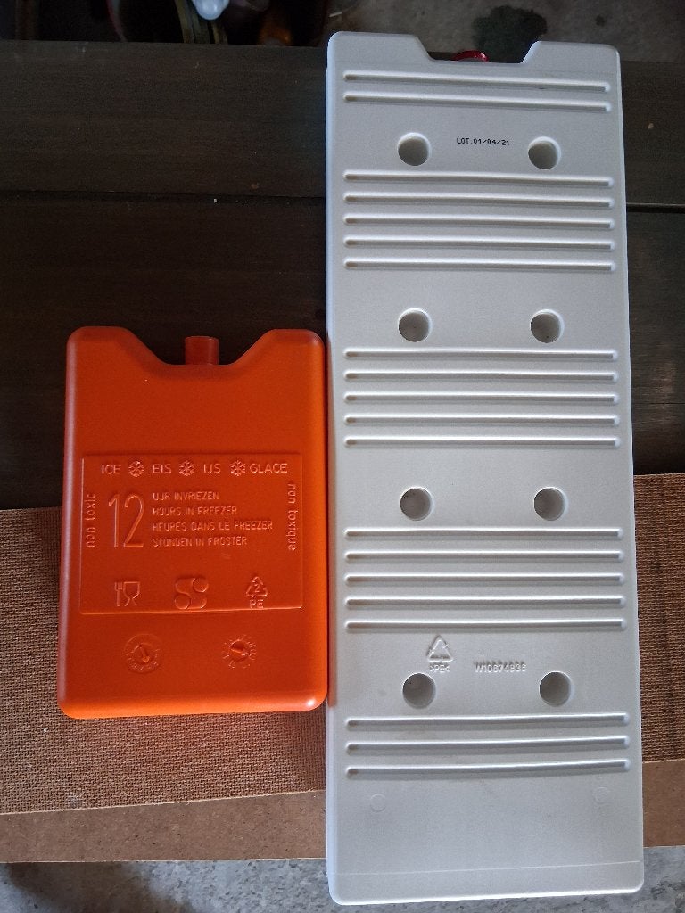 Koelelement - 40x14 cm en Koelelement - 12x17, Caravans en Kamperen, Ophalen of Verzenden, Zo goed als nieuw, Koeltas, Koelelement