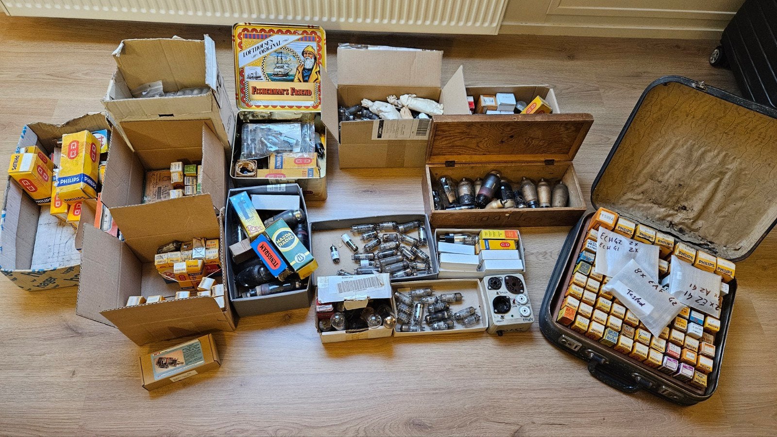 Grote partij NOS vintage buizen Philips / Siemens +150 stuks, Antiek en Kunst, Antiek | Tv's en Audio, Ophalen