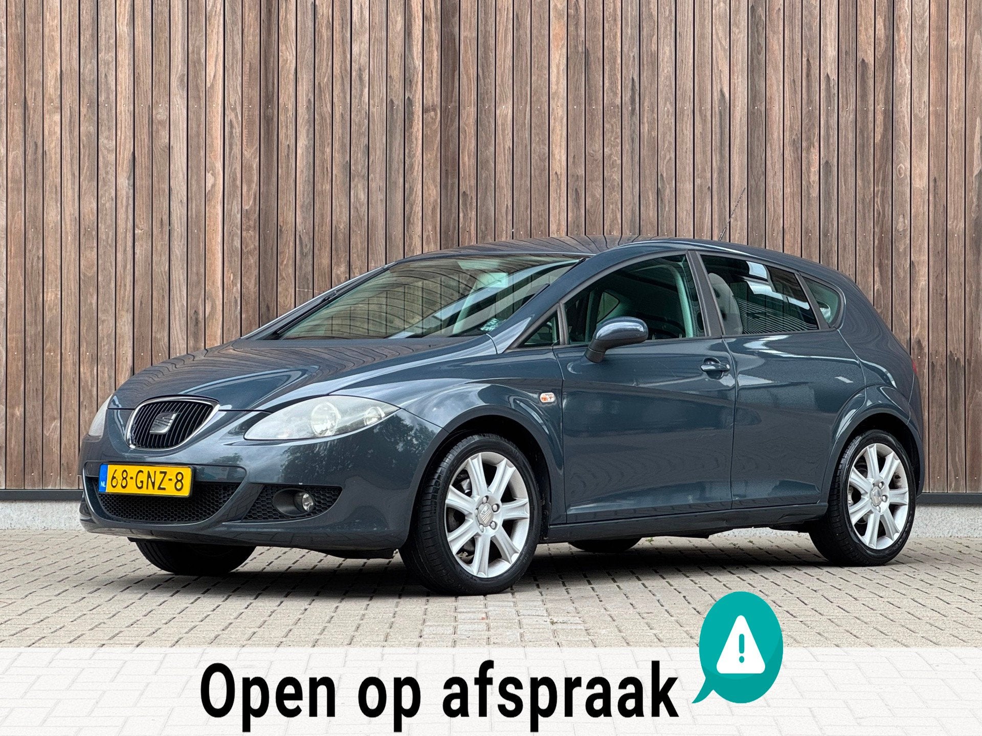 Seat Leon 1.6 25 Edition II, Stof, Gebruikt, Zwart, 4 cilinders