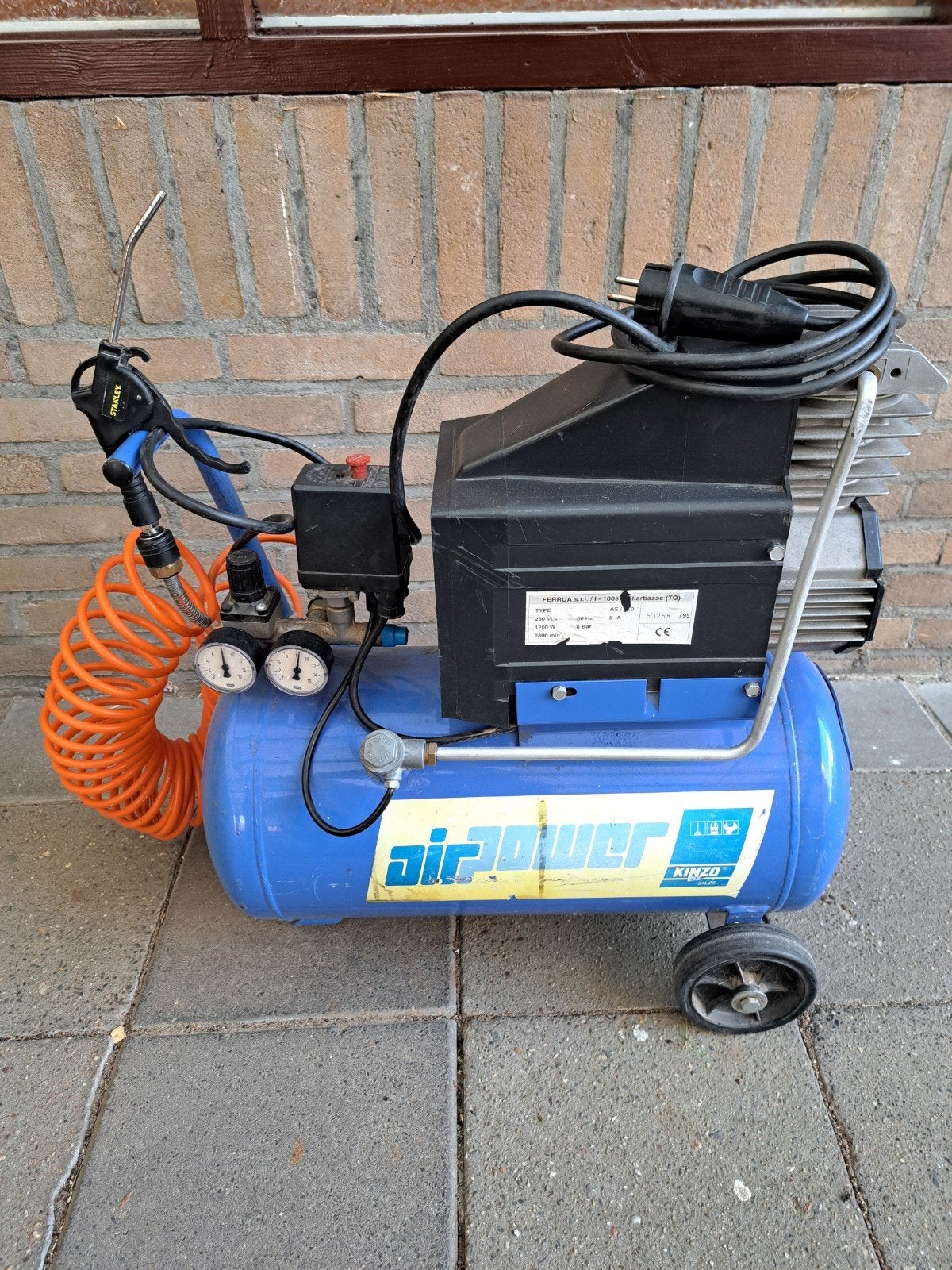 Kinzo Airpower Compressor 24L - 8 Bar, Gebruikt, 6 tot 10 bar, Ophalen of Verzenden, Minder dan 200 liter/min
