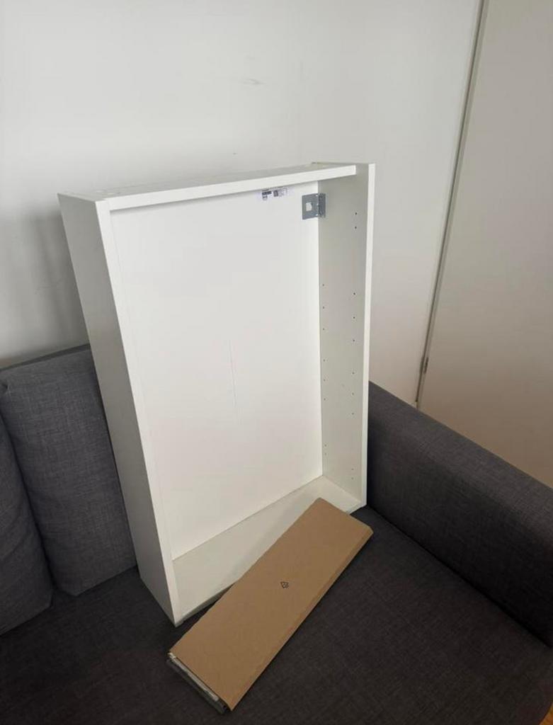 IKEA TREASJÖN badkamerkast met spiegel, Ophalen, Zo goed als nieuw, Minder dan 50 cm