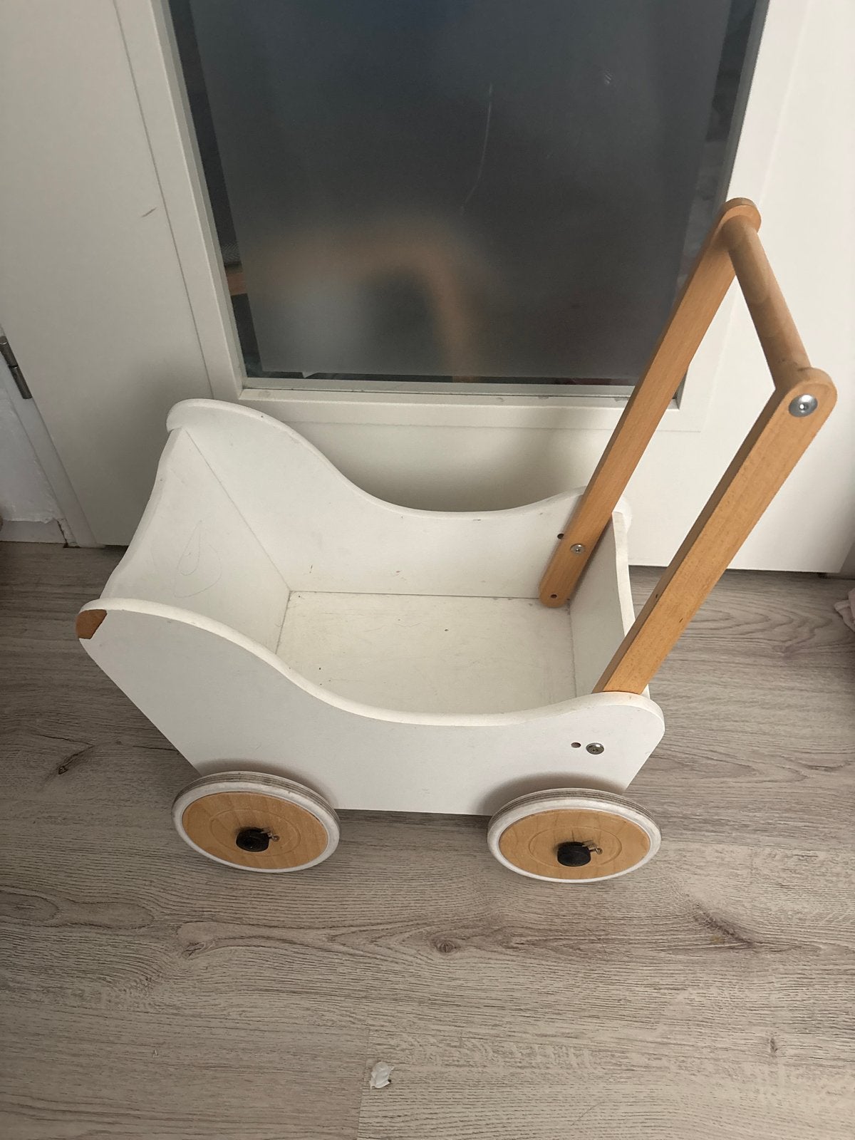 Houten poppenwagen wit met houten handvat, Ophalen, Gebruikt, Babypop