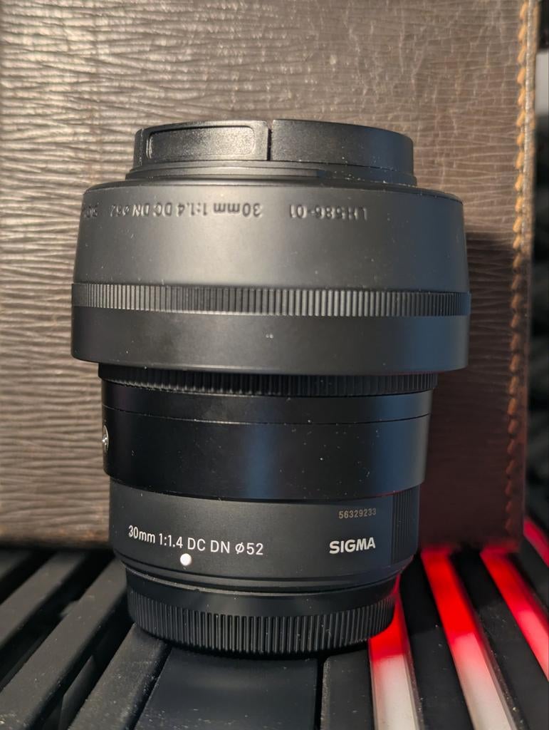 Sigma 30mm 1:1.4 DC DN lens voor Fuji-X mount, Ophalen of Verzenden, Zo goed als nieuw, Standaardlens