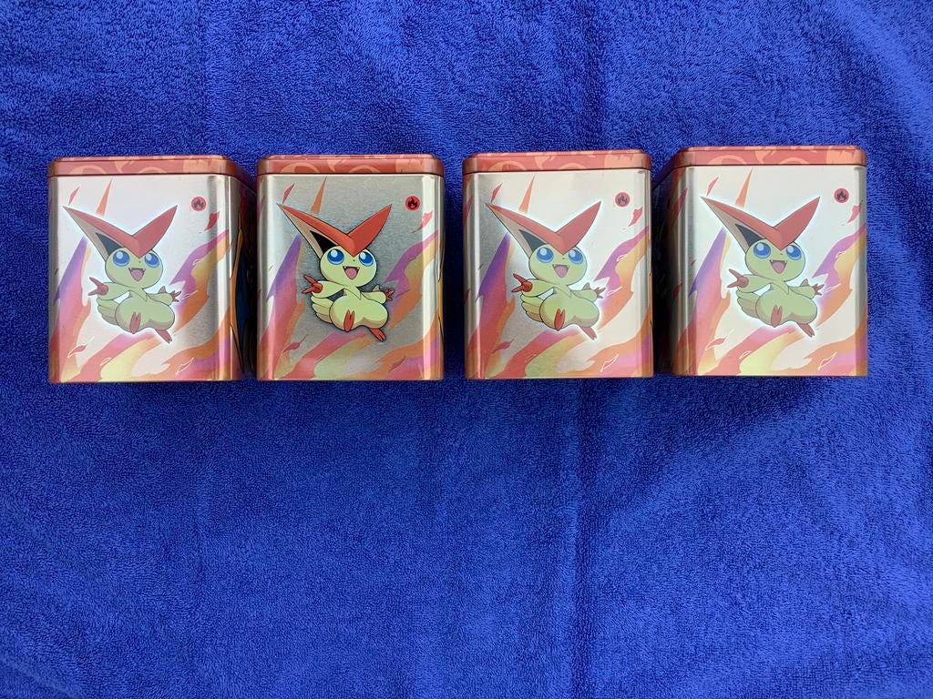 10 x metalen blikken (tin cans) met diverse Pokémon + munten, Hobby en Vrije tijd, Verzamelkaartspellen | Pokémon, Zo goed als nieuw