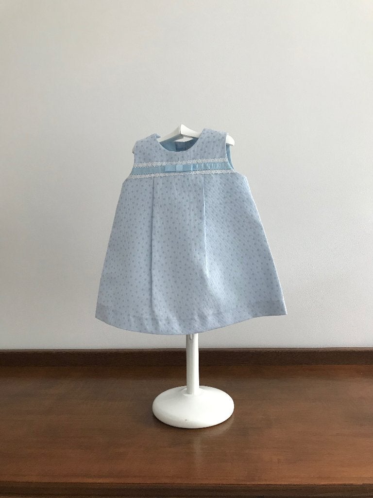 Schattig baby jurkje - lichtblauw met stippen, Kinderen en Baby's, Babykleding | Maat 62, Belan, Meisje, Jurkje of Rokje, Nieuw