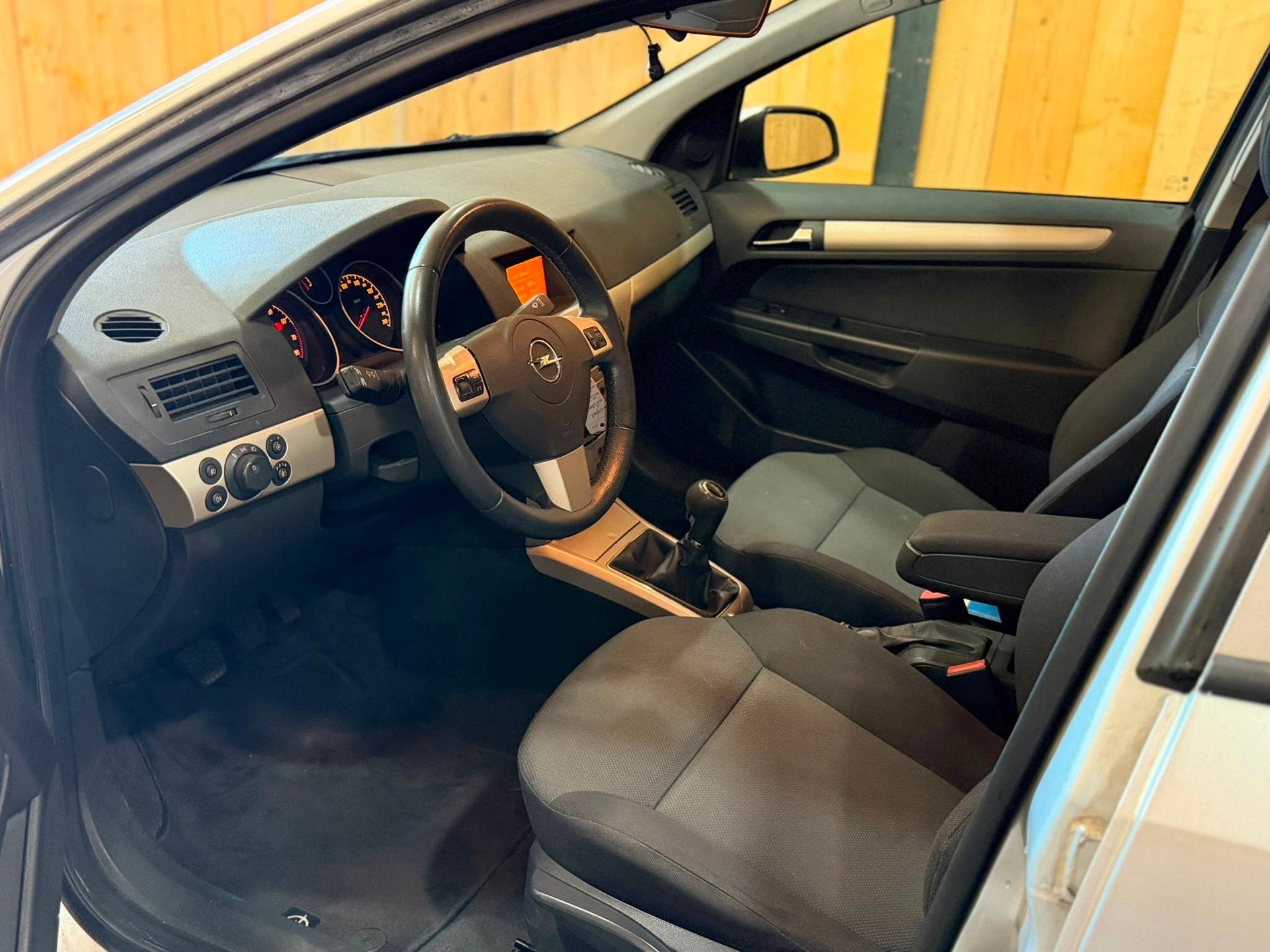 Opel Astra 1.6 Temptation 2007 Facelift 5-Deurs Airco 79.000, Voorwielaandrijving, 15 km/l, Gebruikt, 4 cilinders
