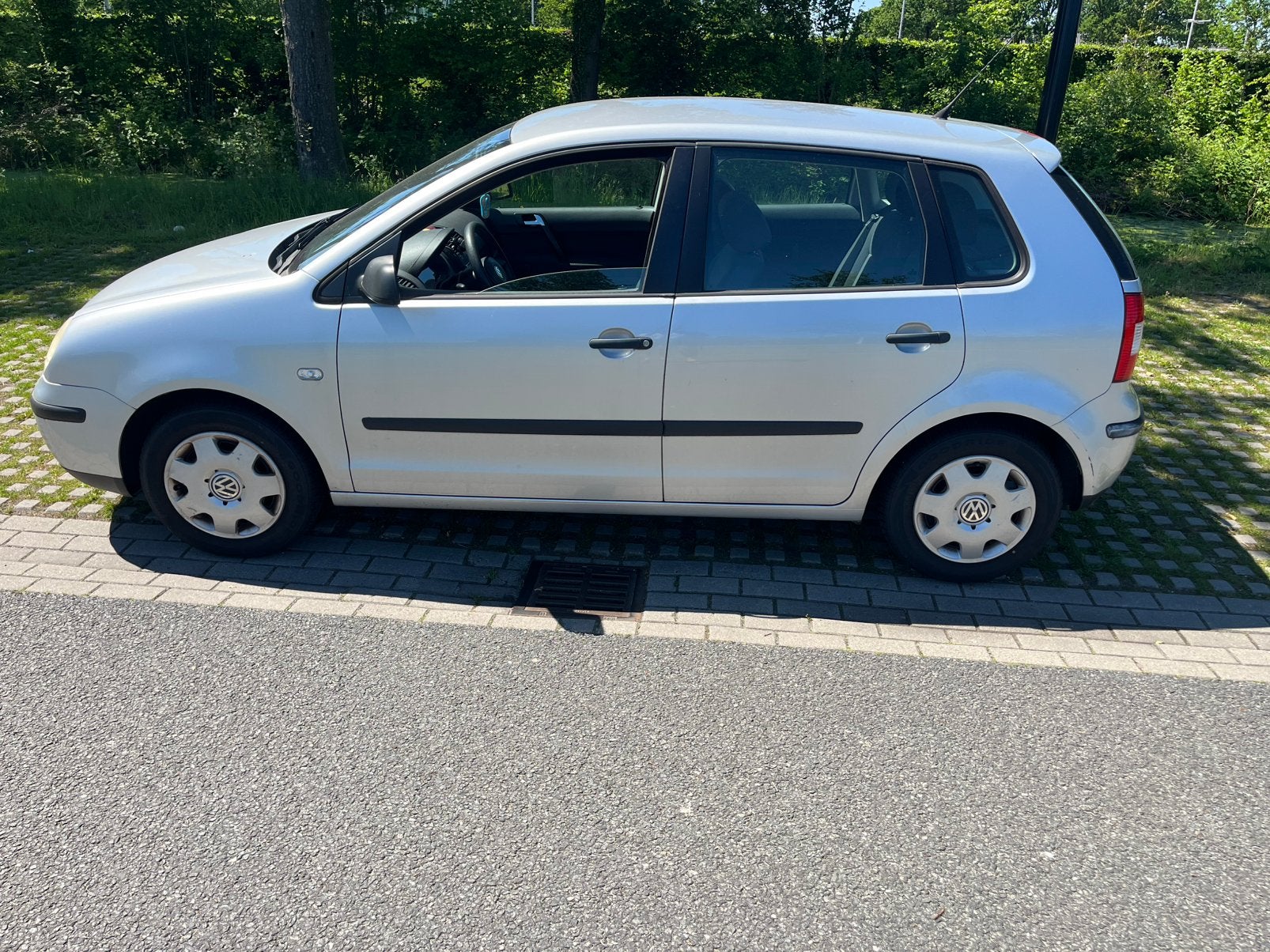 Volkswagen polo uit 2003 Grijs, Stof, Zwart, 4 cilinders, 1198 cc