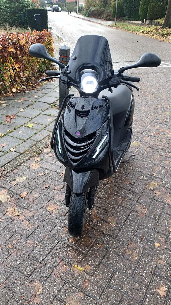 Piaggio Zip 2019 IGET - Zwart, Ophalen, Gebruikt, Benzine, Zip