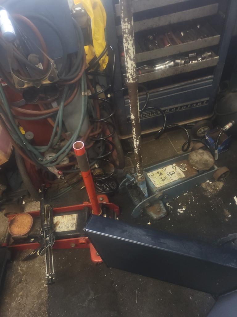 Diverse krikken en hydraulische pers te koop, Ophalen of Verzenden, Gebruikt, Hydraulisch, Garagekrik