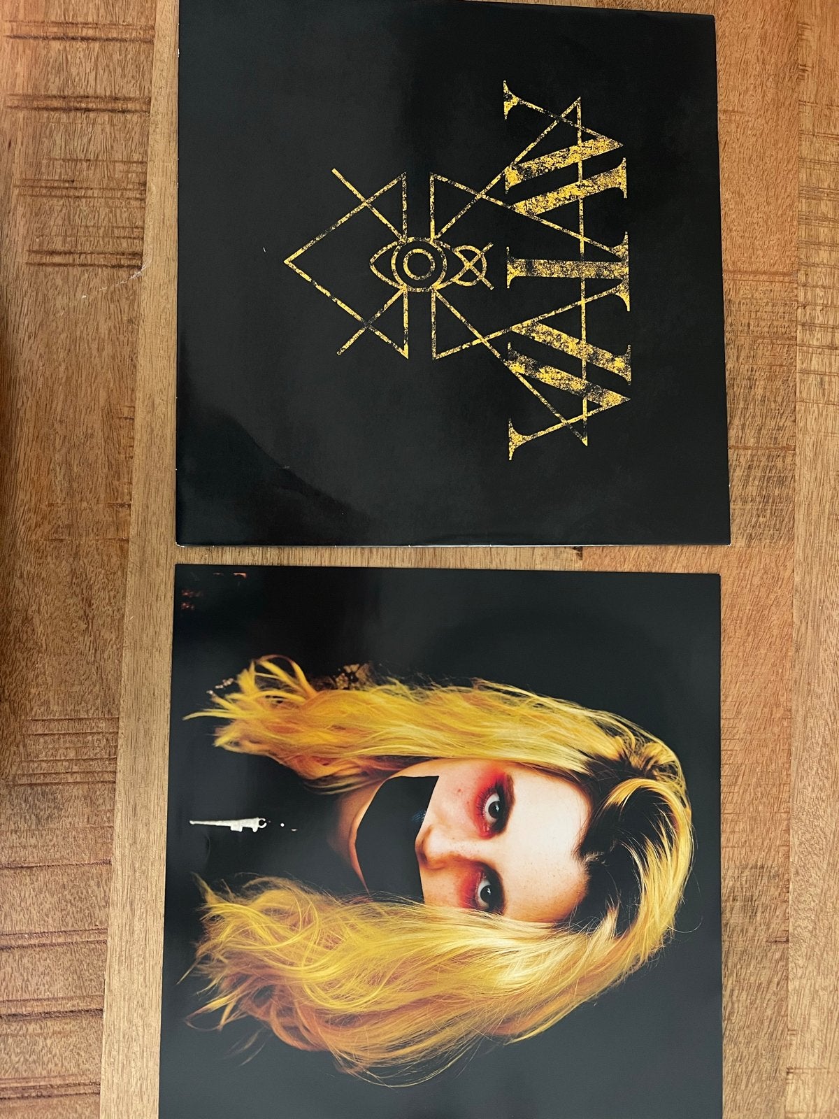 Foto 6 van AViVA - Volume I LP (Groen/Zwart Splatter Vinyl)