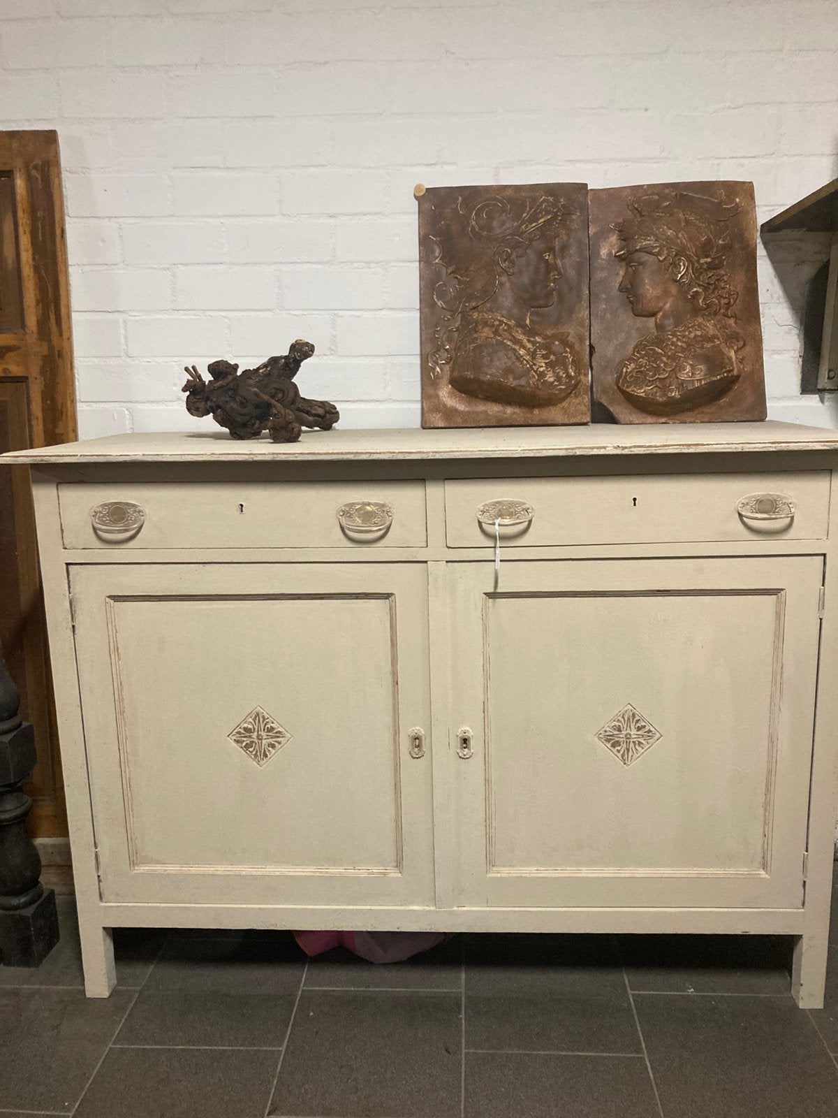 Brocante beige kast, Ophalen, Zo goed als nieuw, 25 tot 50 cm, 100 tot 150 cm