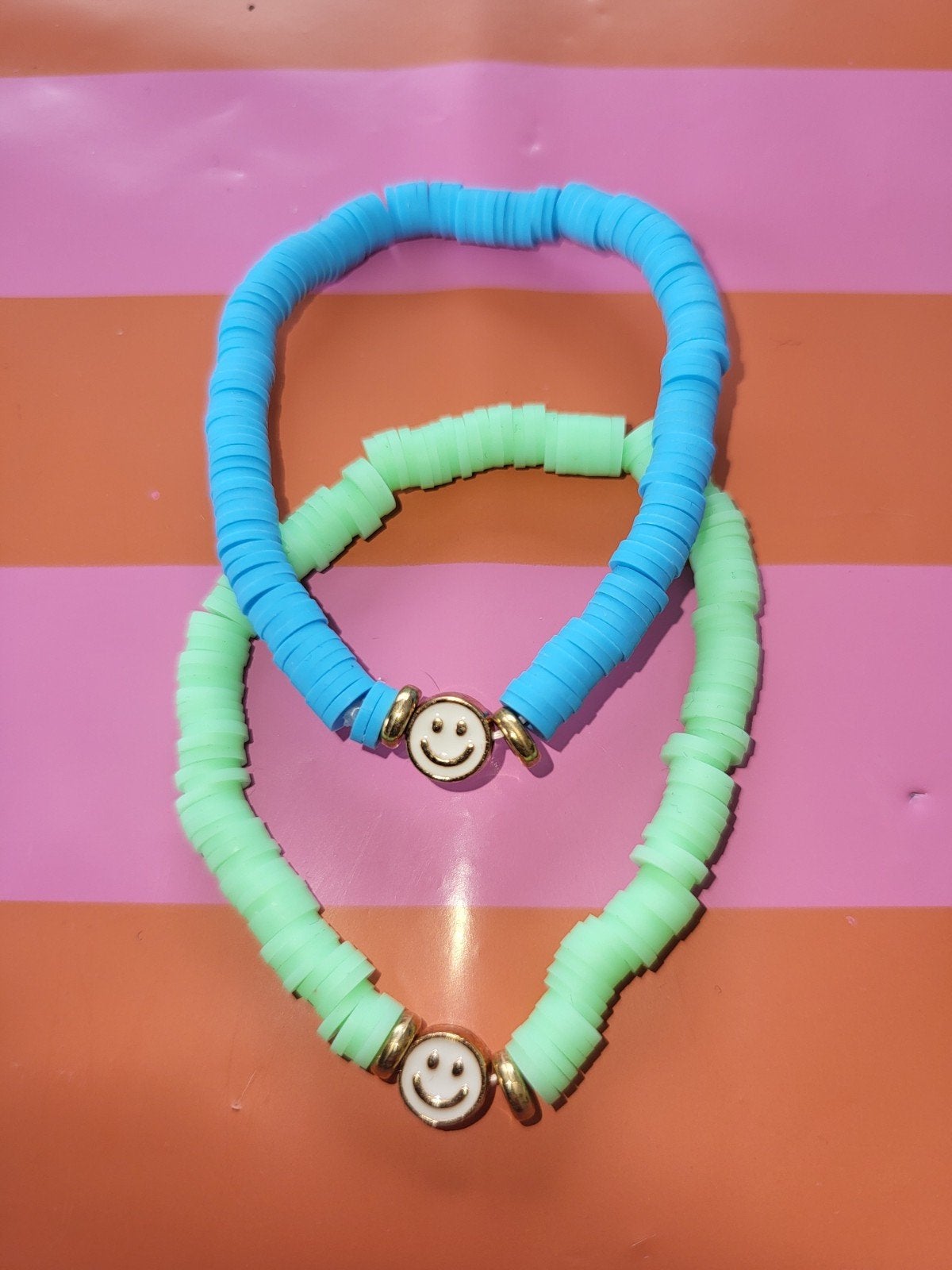 Vrolijke Armbandjes met Smiley Bedel - Set van 2, Sieraden, Tassen en Uiterlijk, Armbanden, Nieuw, Kunststof of Plastic, Blauw