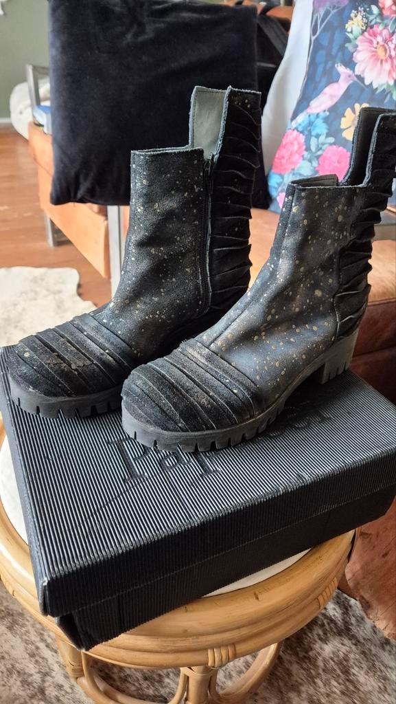 Papucei zgan enkel laarzen mt 38 zwart met brons handgemaakt, Kleding | Dames, Zwart, Lage of Enkellaarzen, Ophalen of Verzenden