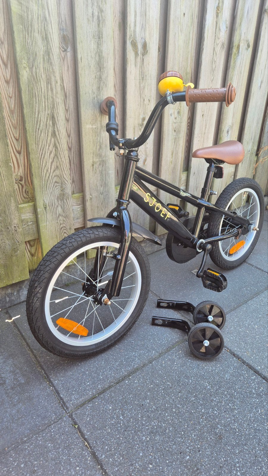 Sjoef 16 inch kinderfiets met zijwieltjes, Fietsen en Brommers, Fietsen | Kinderfietsjes, Terugtraprem, Zijwieltjes, Ophalen of Verzenden