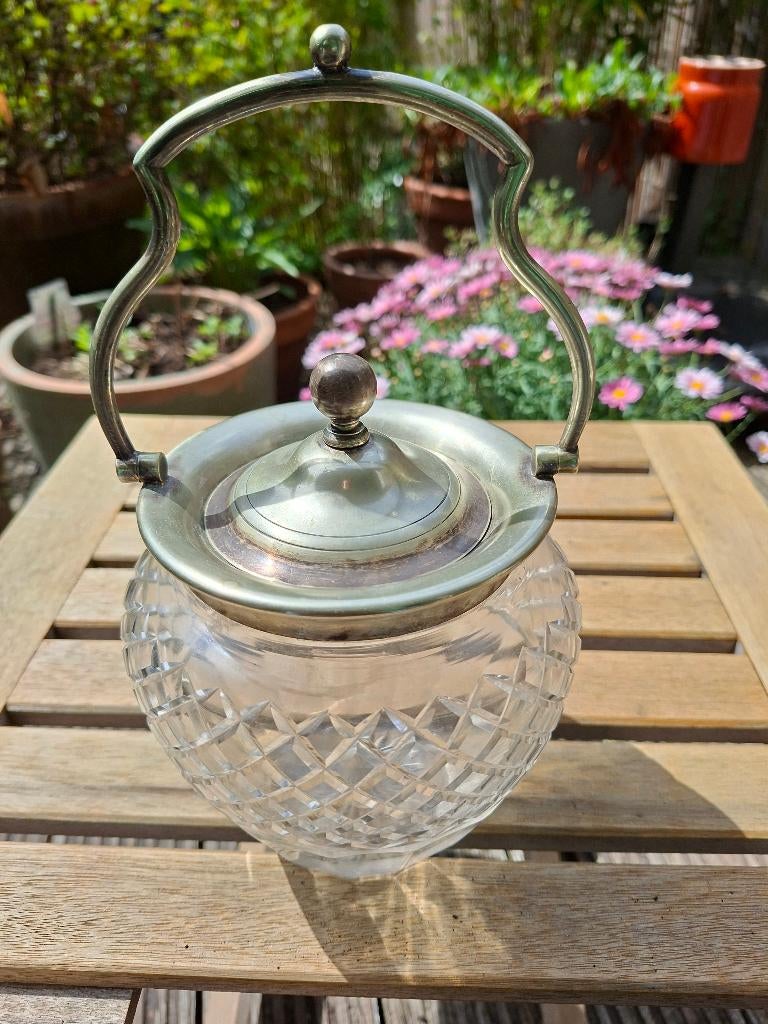Antieke Engelse pot, Ophalen