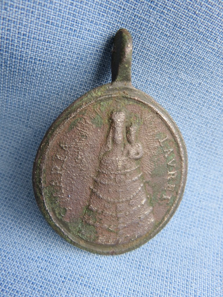 Religieuze hanger van Maria – ca. 1700 - bodemvondst, Antiek en Kunst, Antiek | Religie, Ophalen of Verzenden