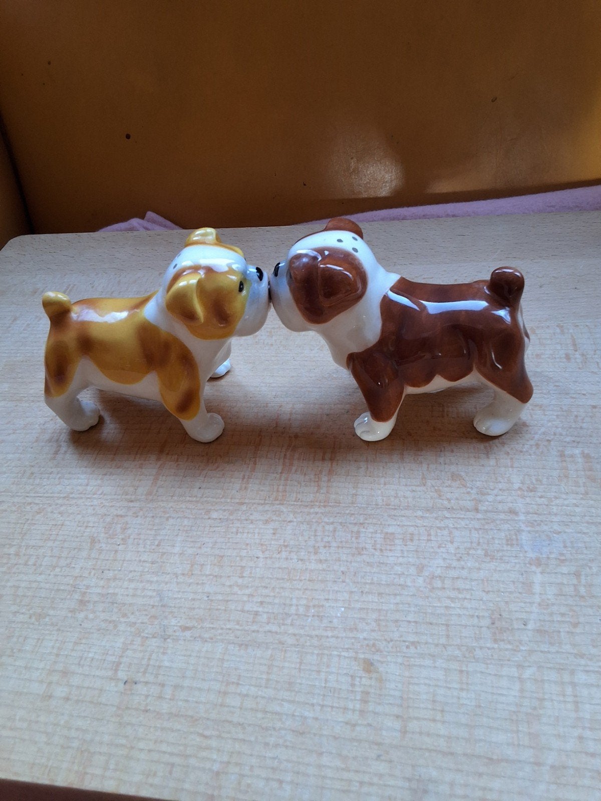 Set van 2 Bulldog Zout- en Pepervaatjes vintage, Ophalen of Verzenden, Zo goed als nieuw, Meerkleurig, Steen/keramiek