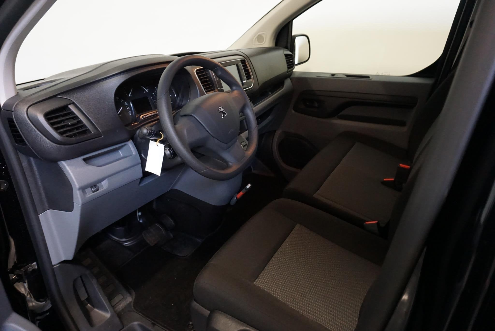 Peugeot Expert 180pk Automaat L3H1 Long Premium Apple carpla, Auto's, Stof, Gebruikt, 4 cilinders, 2500 kg