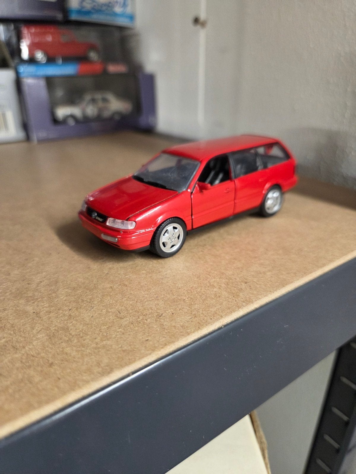 volkswagen passat stationwagon schabak, Hobby en Vrije tijd, Modelauto's | 1:43, Ophalen, Auto, Overige merken