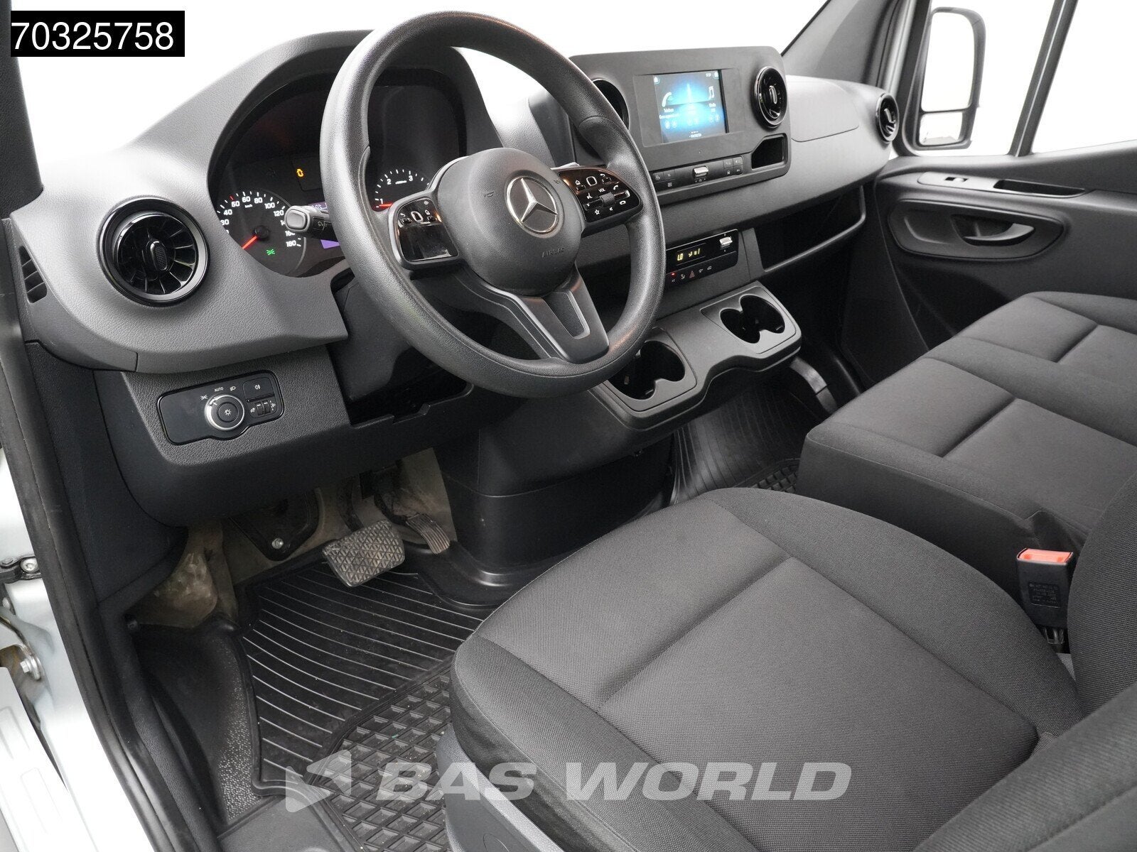 Mercedes Sprinter 215 CDI Automaat 150pk L2H2 MBUX Camera Ai, Auto's, Automaat, Stof, Gebruikt, Euro 6