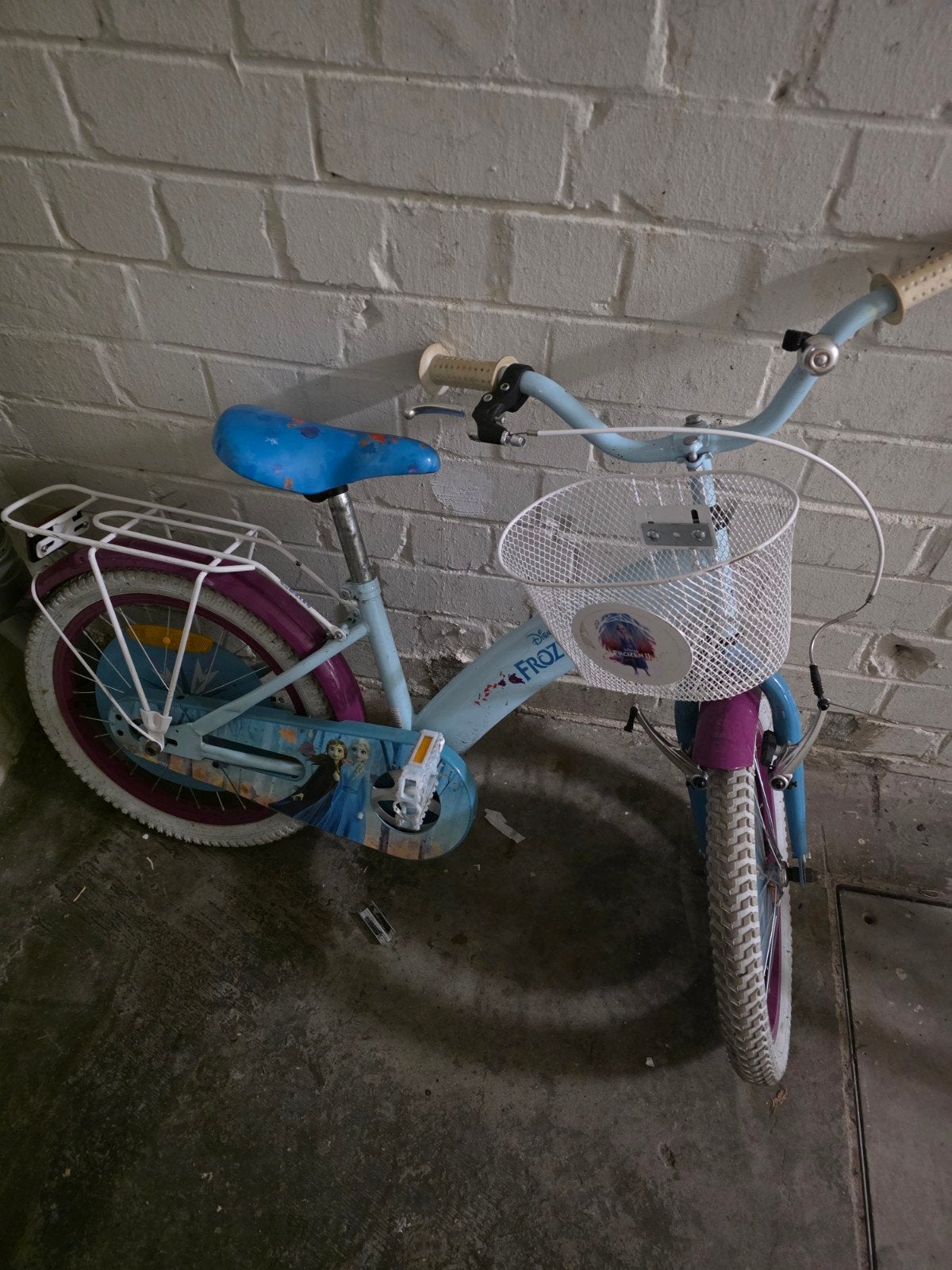 Frozen kinderfiets met mandje en bagagedrager, Ophalen of Verzenden, Gebruikt, Minder dan 16 inch