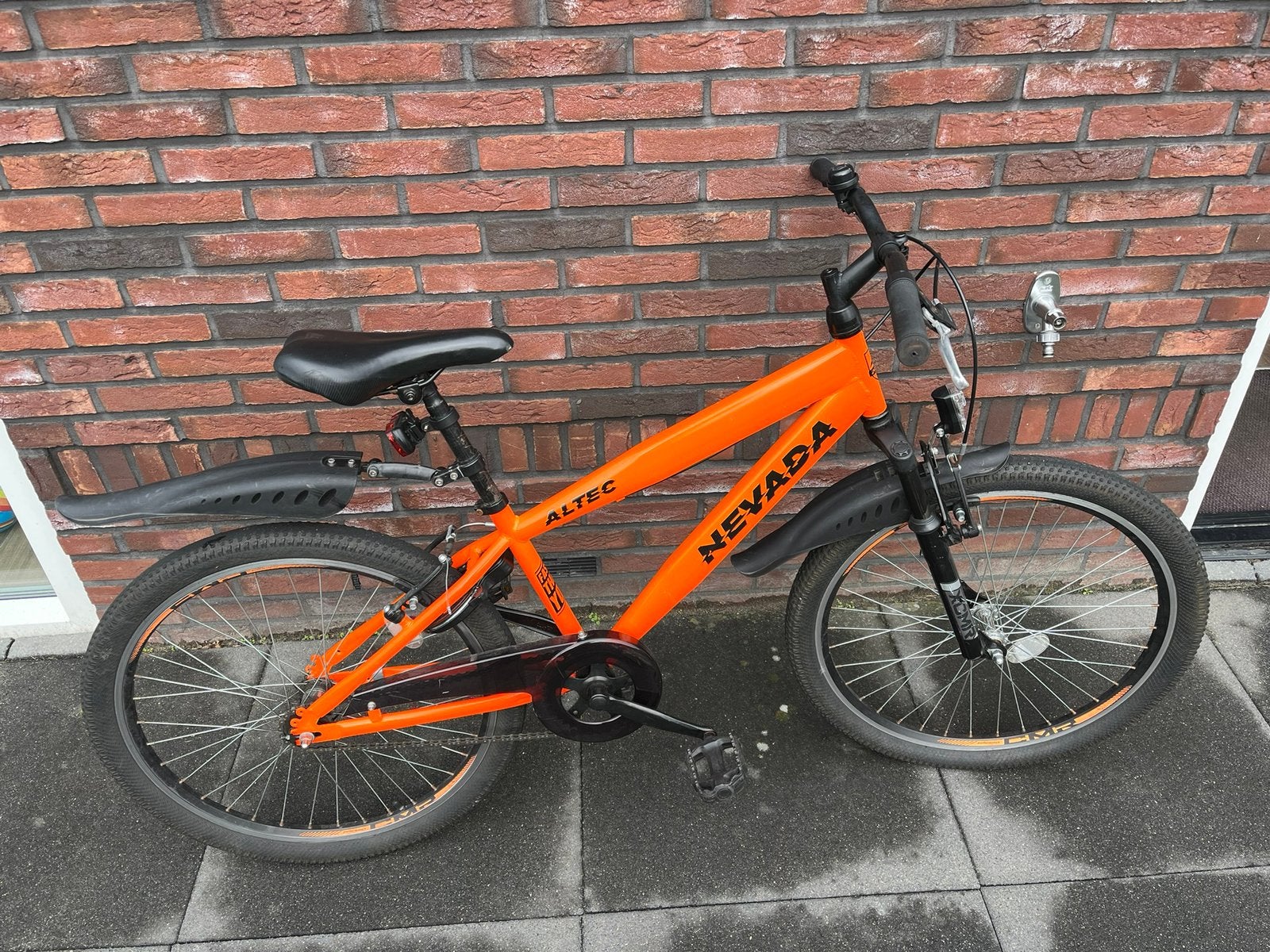 Jongensfiets neon oranje 24 inch, Ophalen, Staal, Zo goed als nieuw, Terugtraprem