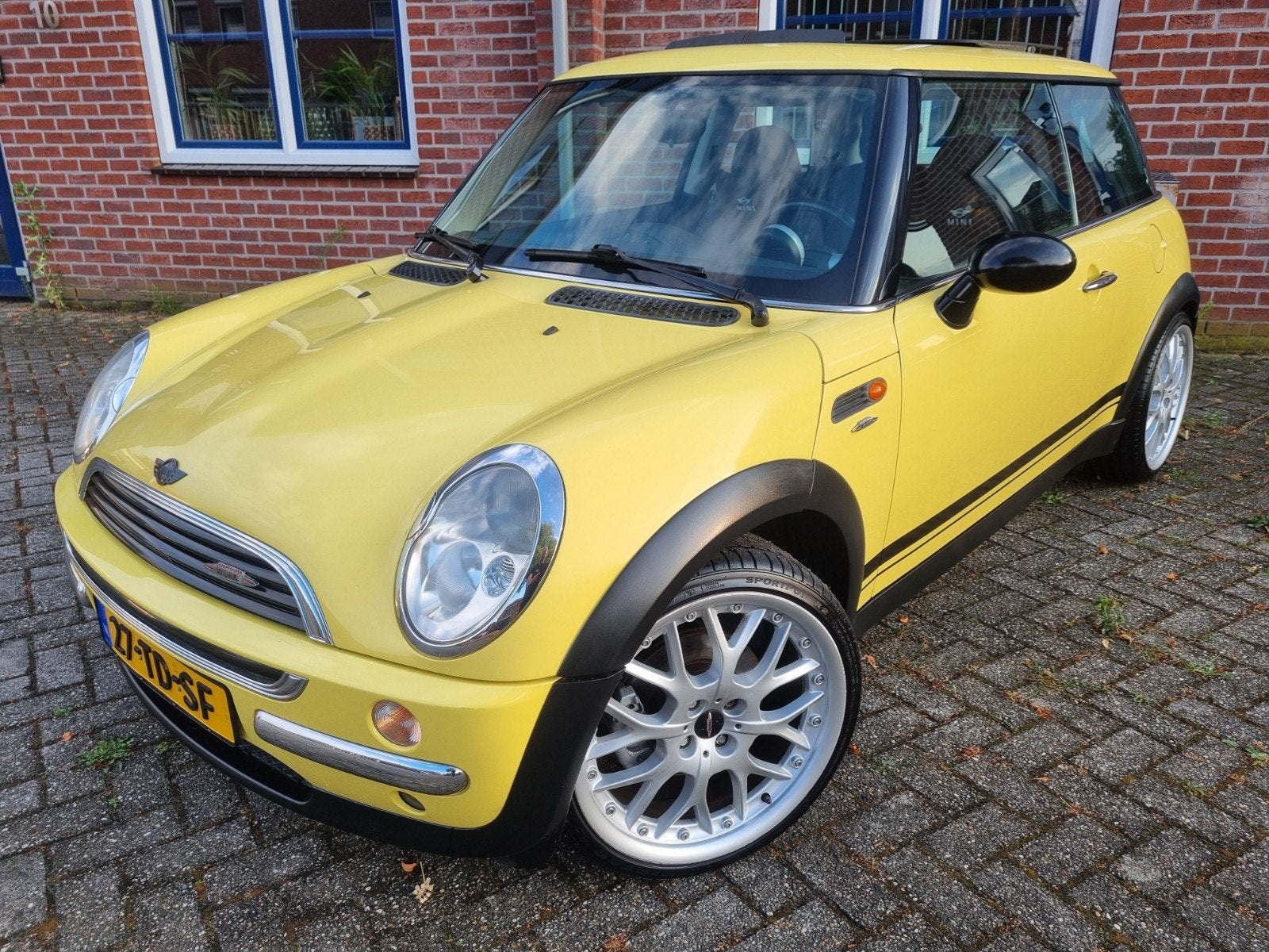 Mini 1.6 16V ONE 2002 Geel, Auto's, Mini, Voorwielaandrijving, 15 km/l, 4 cilinders, 4 stoelen