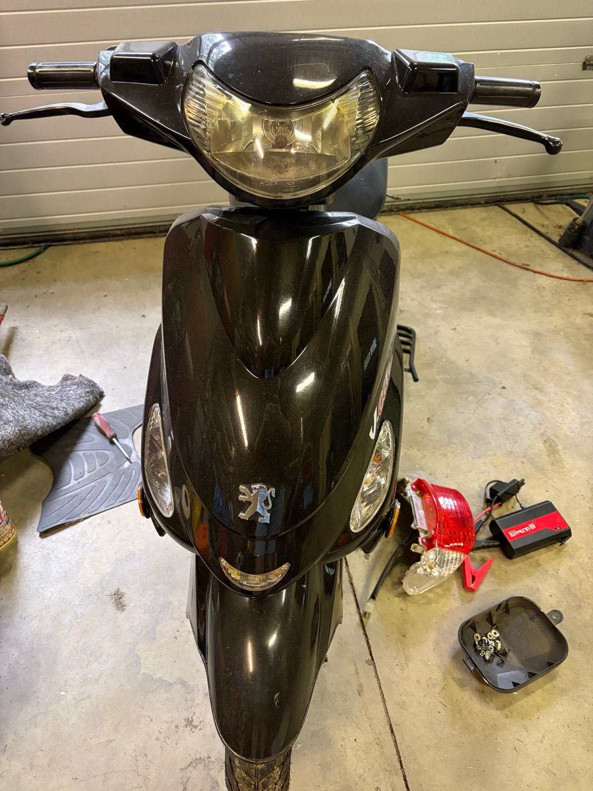 Peugeot V clic Zwart, Gebruikt ZONDER KENTEKEN, Ophalen, Gebruikt, Overige modellen, Maximaal 45 km/u