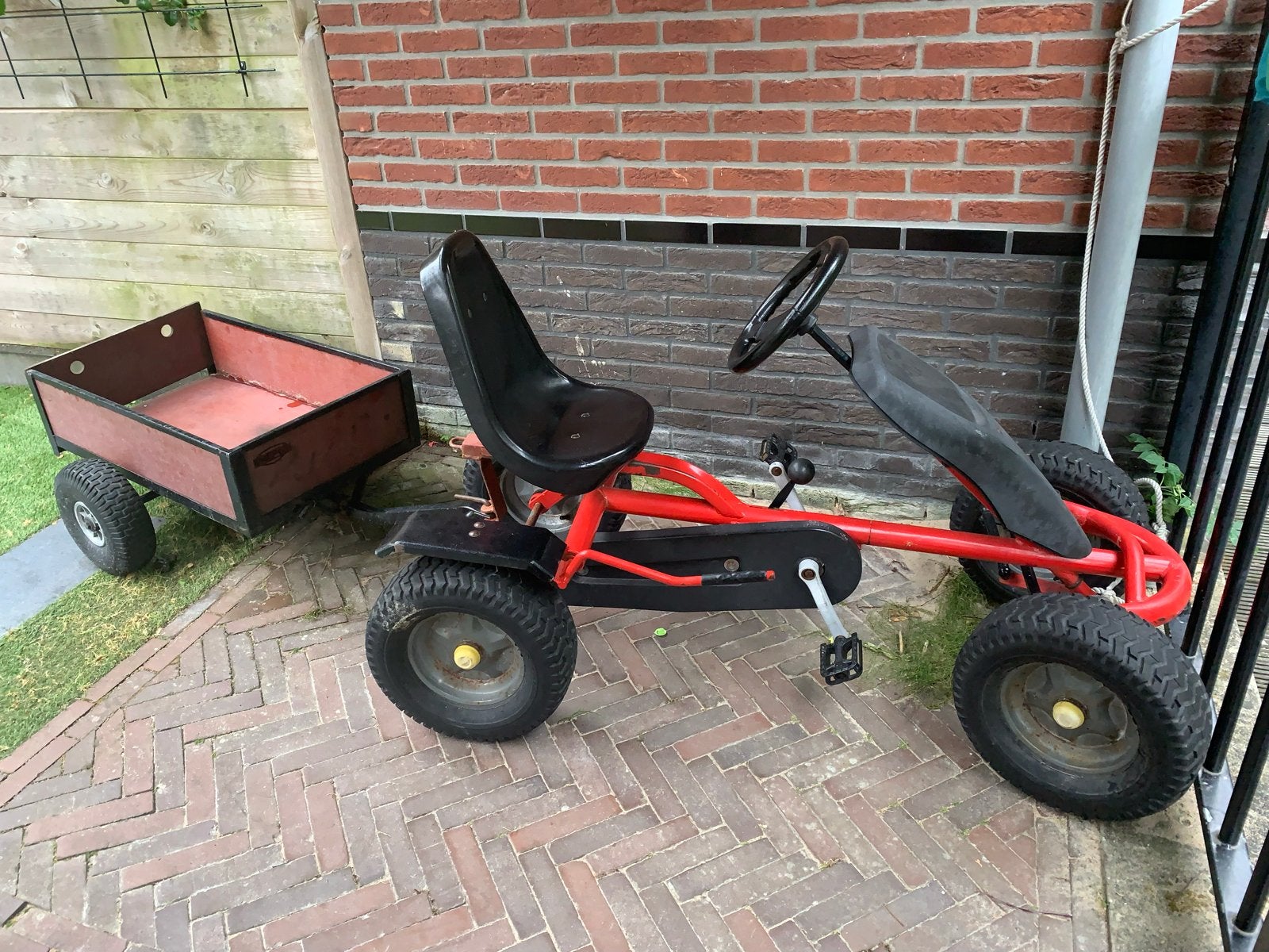 Rode skelter met aanhanger, Kinderen en Baby's, Speelgoed | Buiten | Skelters, Ophalen, Gebruikt, Overige merken, Met kar of aanhanger