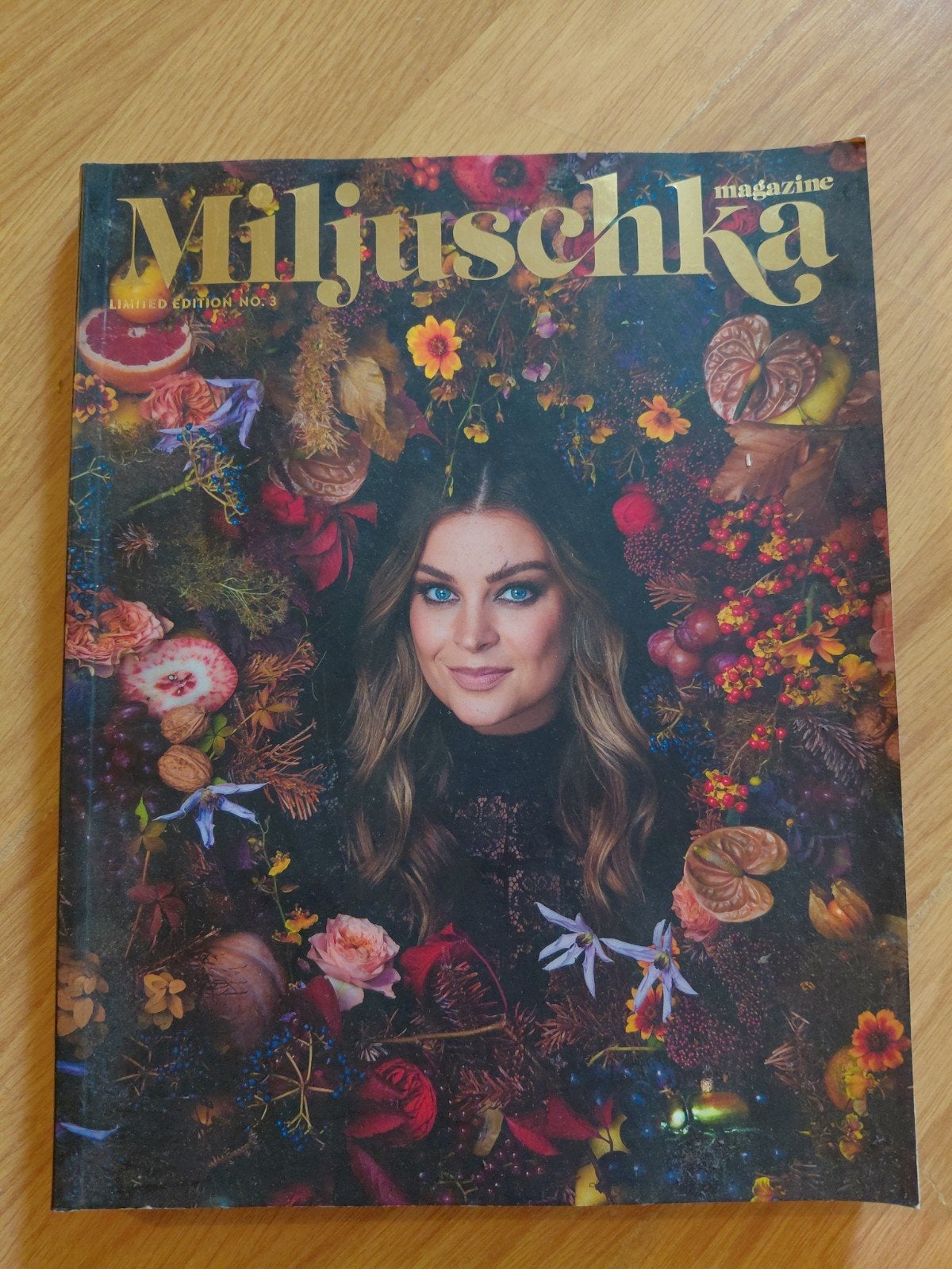 MILJUSCHKA Limited Edition magazine No 3, Boeken, Tijdschriften en Kranten, Ophalen of Verzenden, Zo goed als nieuw