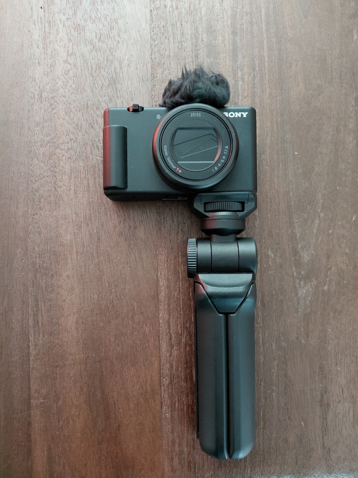 Sony ZV-1 Vlogcamera met accessoires, 4x batterij + lader, Audio, Tv en Foto, Fotocamera's Digitaal, Accu, Ophalen of Verzenden