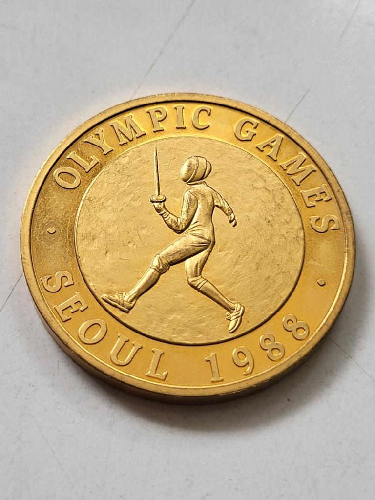 Zware penning Olympische Spelen Seoul 1988 schermen, Ophalen of Verzenden