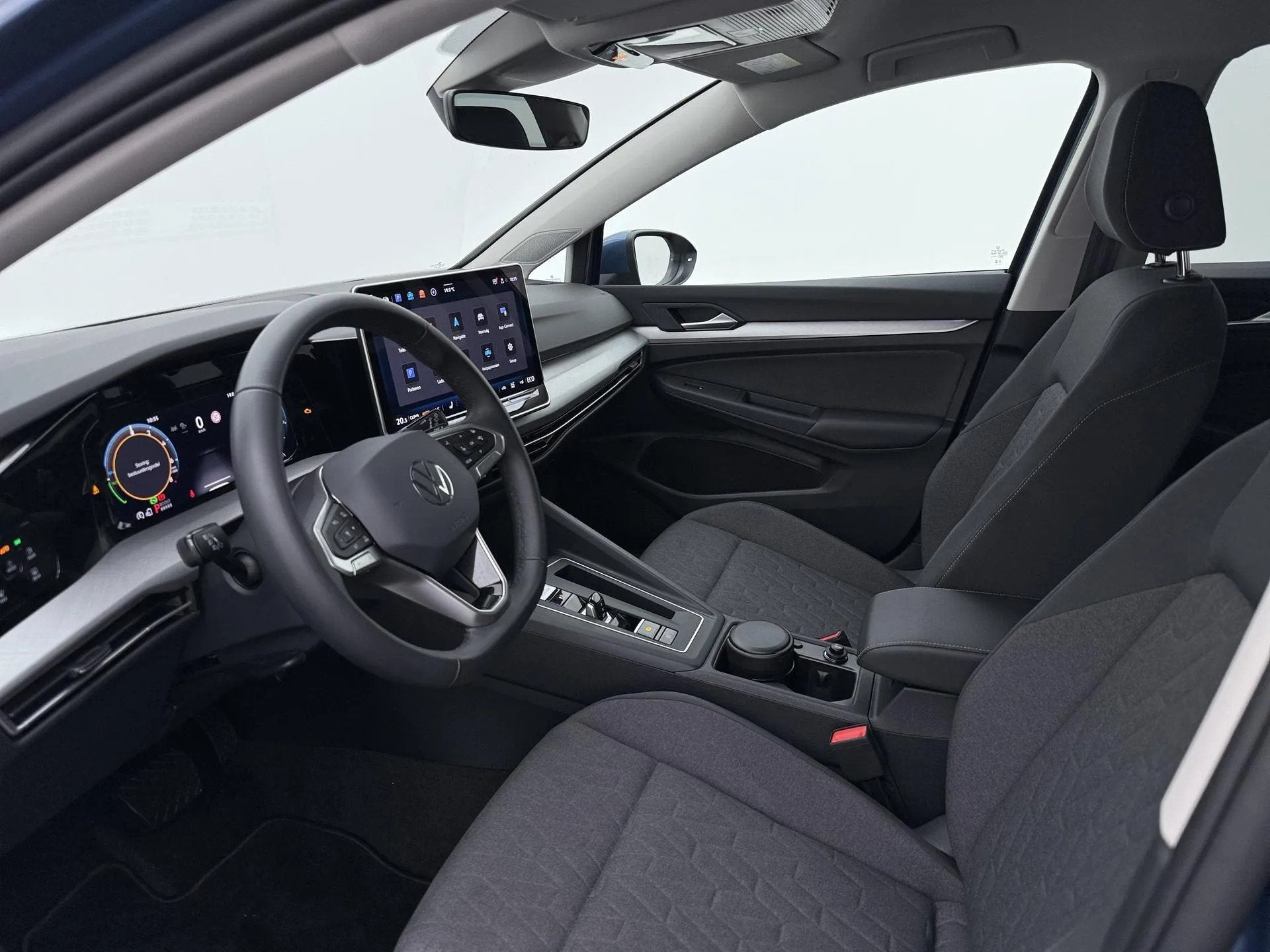 Volkswagen Golf 1.5 eHybrid Life Edition (bj 2025), Automaat, Blauw, Bedrijf, 1700 kg