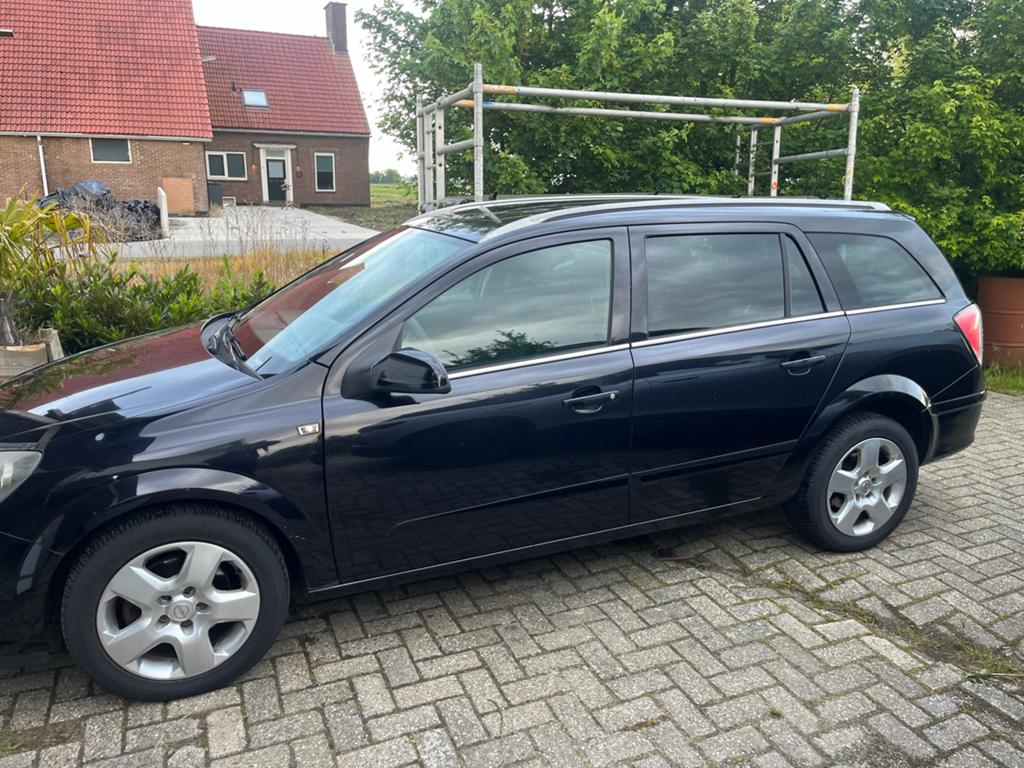 Opel Astra 1.6 16V St.wgn. 2006 Zwart / CARPlAY, Auto's, Voorwielaandrijving, 4 cilinders, Zwart, Origineel Nederlands