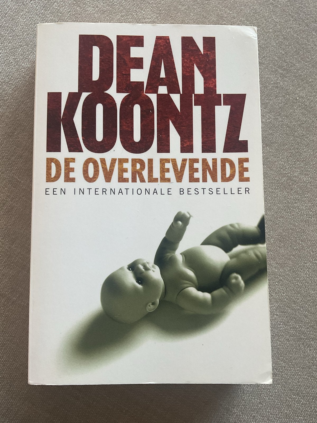 Dean Koontz - De Overlevende (Paperback), Ophalen of Verzenden, Gelezen, Nederland