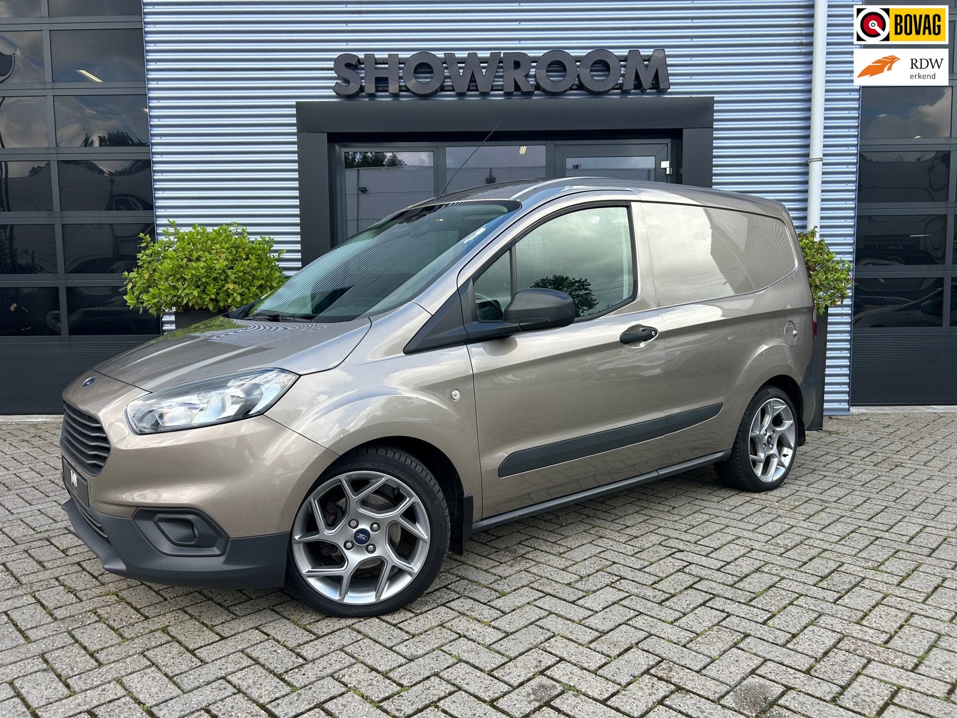 Ford Transit Courier 1.0 Trend AIRCO|ST-VELGEN 17 INCH, Voorwielaandrijving, Stof, Gebruikt, 100 pk