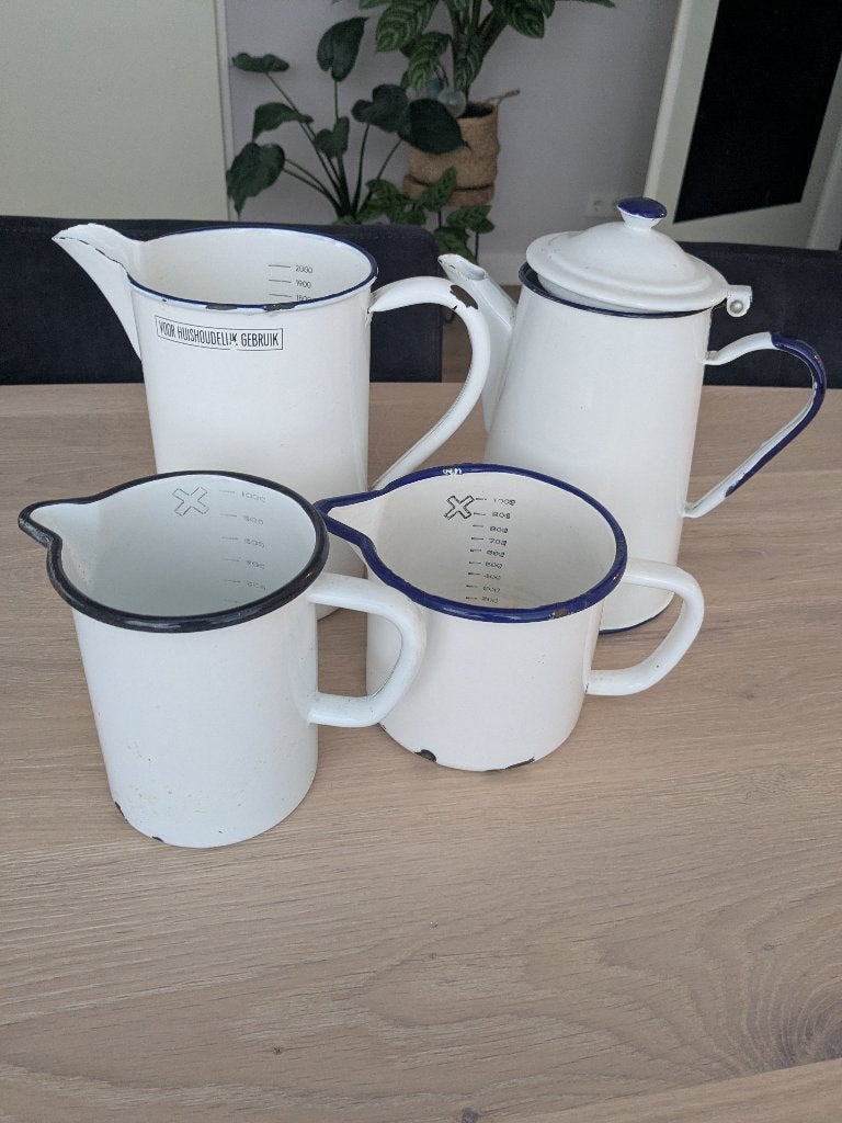 Set van 4 vintage emaille kannen/maatbekers blauwe bies, Antiek en Kunst, Ophalen