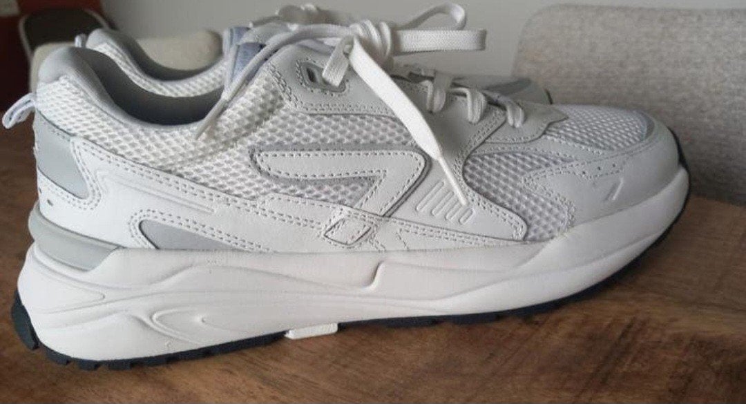 Hub sneakers 42, Maat XS of kleiner, Ophalen of Verzenden, Zo goed als nieuw, Schoenen