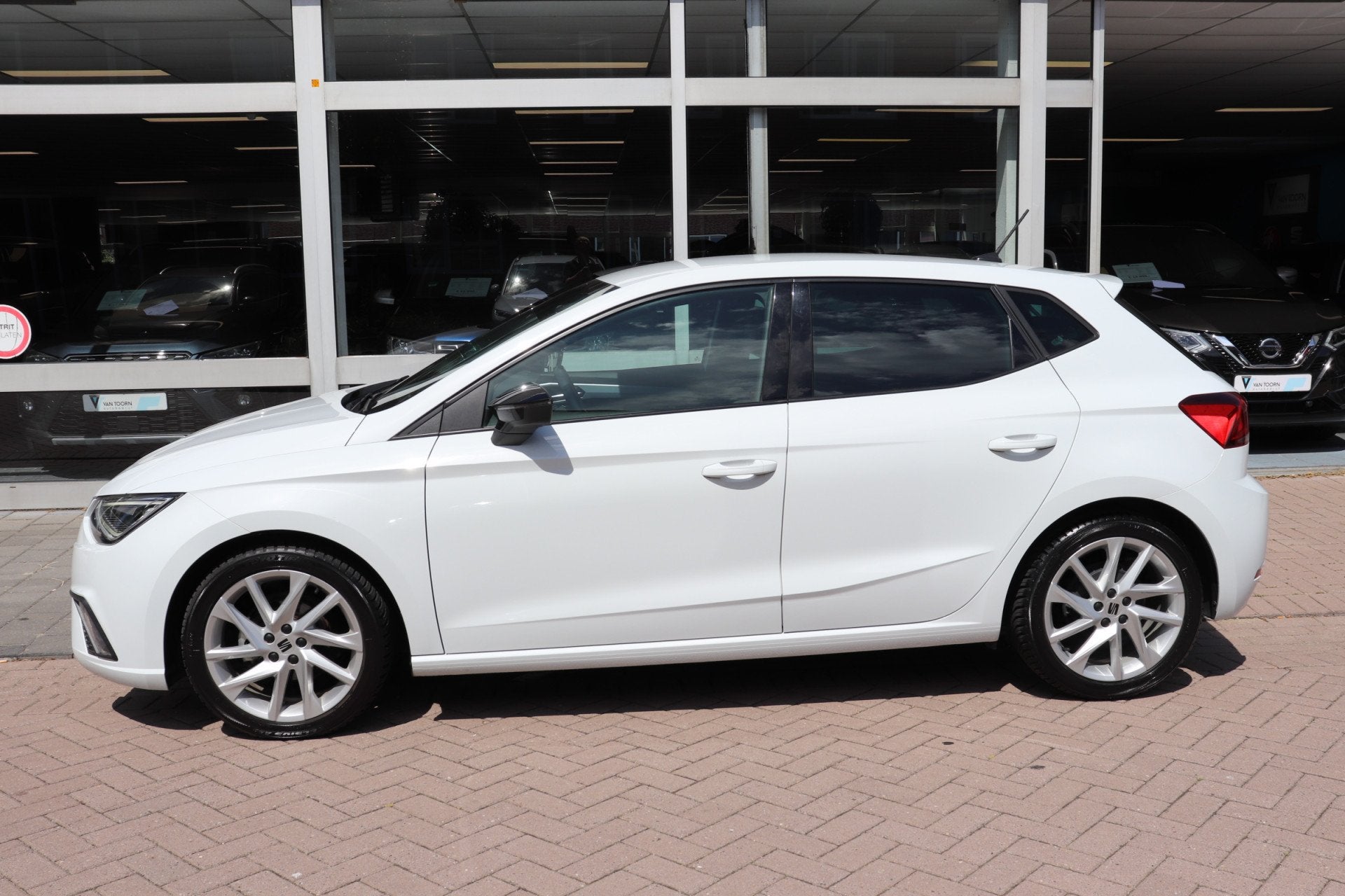 SEAT Ibiza 1.0 EcoTSI FR. Navigatie. Full-led. (bj 2022), Auto's, Seat, Gebruikt, 580 kg, Parkeersensor, Handgeschakeld