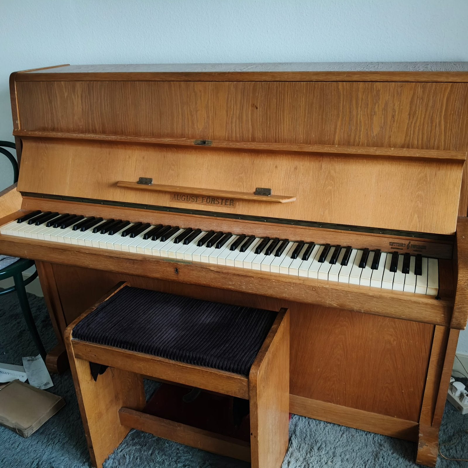 Compacte Akoestische Piano August Förster (110) + Bank, Muziek en Instrumenten, Ophalen, Gebruikt, Bruin, Piano
