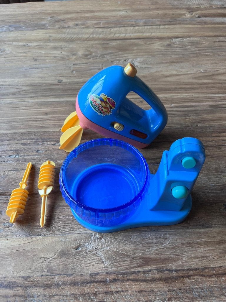 Kindermixer met beslagkom en wisselbare gardes., Ophalen, Gebruikt, Kunststof, Speelkeuken-accessoire